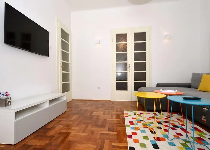 Zagrebacka 13 *